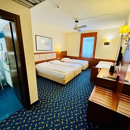 Lake Hotel Benaco-3
