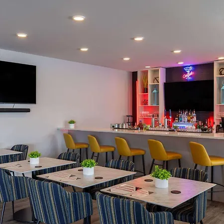 Microtel Inn & Suites Dorval Qc-2