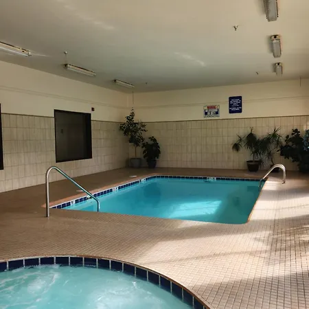 Luxury Inn & Suites-3