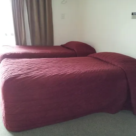 Ace High Motor Inn-3