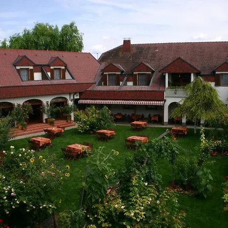 Hotel Weingut Rosenhof-3