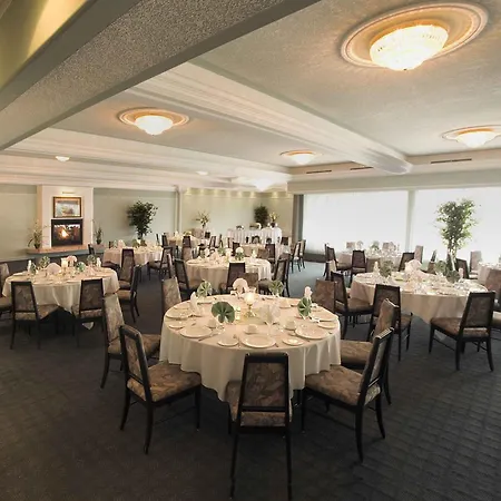 Chateau Louis Hotel & Conference Centre-3