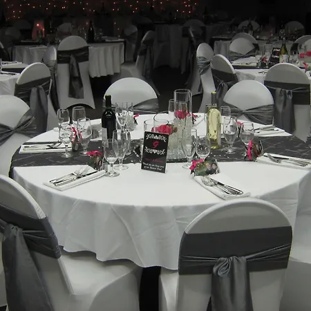 The Cedars Inn Hotel & Convention Centre-2