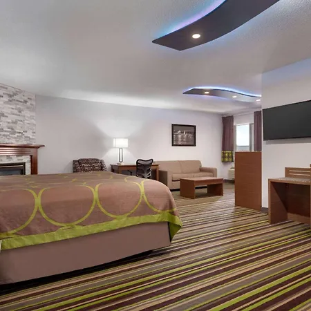 Super 8 By Wyndham Windsor/Dougall-3