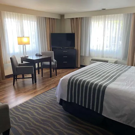 Best Western Plus Edmonds Harbor Inn-3