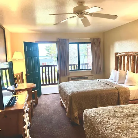 Super 8 By Wyndham Bridgeview Of Mackinaw City-3