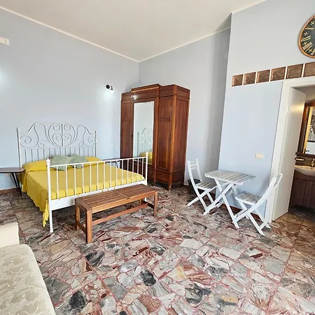 Maridea - Camere con vista al Porto-2