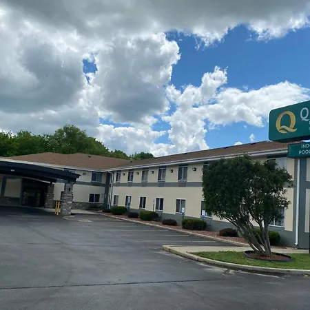 Quality Inn & Suites West Bend-3