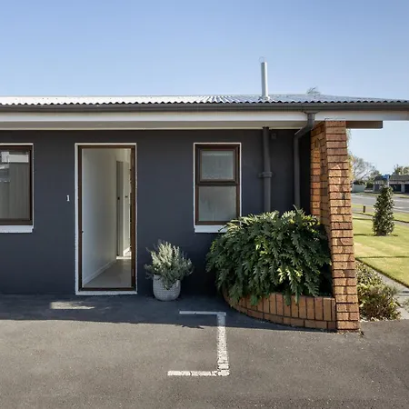 Cobblestone Court Motel - Wenzel Motels-3