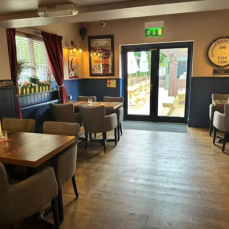 The Prince Albert Pub & Hotel With Onsite Free Parking 2 Minutes From Legoland-3