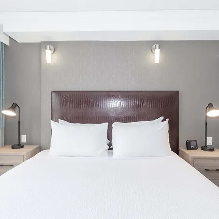 Sandman Signature Toronto Airport Hotel-2