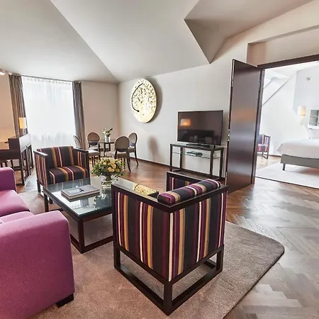 Steigenberger Hotel Herrenhof-3
