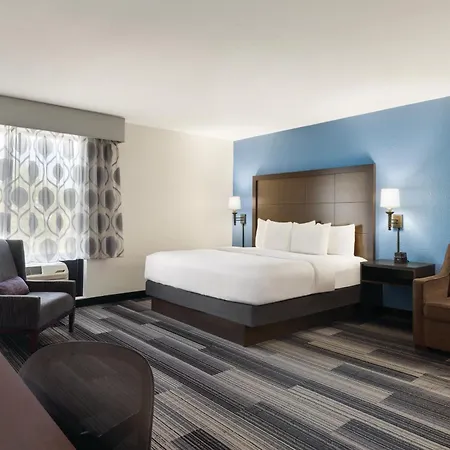 La Quinta Inn & Suites By Wyndham Springfield Airport Rte 66-2