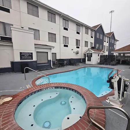 Candlewood Suites Stafford-2