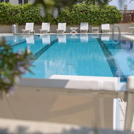 HOTEL TRIONFAL - Fronte Mare - Vicinissimi al Centro-3