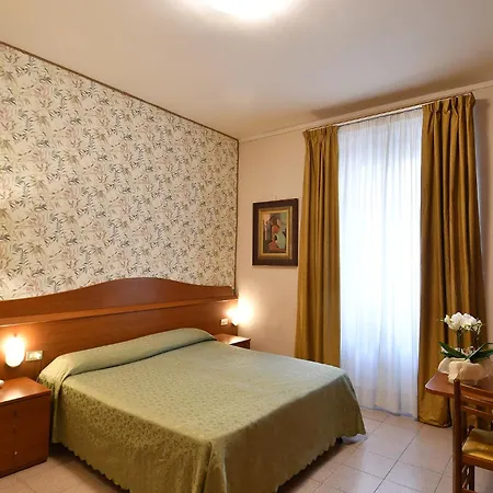 Hotel Innocenti-3