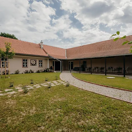 Monschein Bioweinhof Straden-2