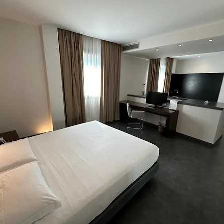 Hotel Cruise-2