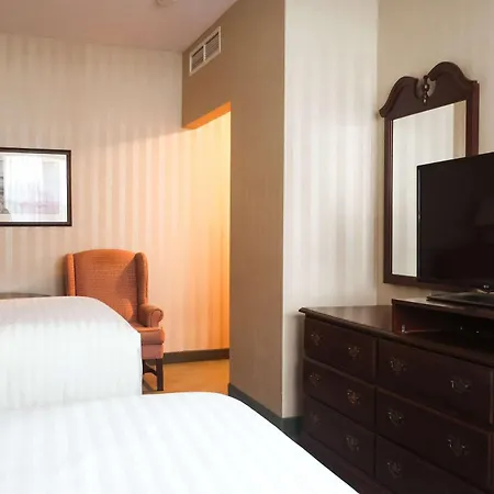Quality Inn & Suites Downtown-3