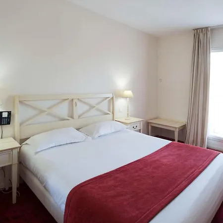 Brit Hotel Du Perche-3