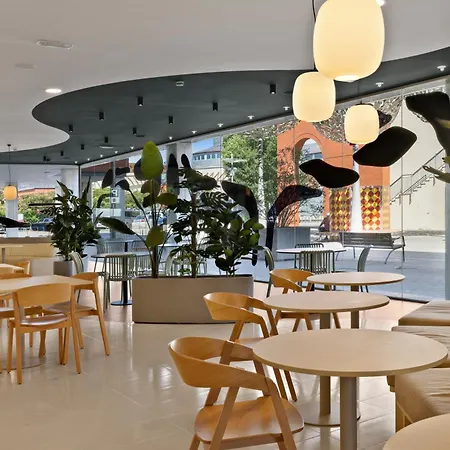 B&B Hotel Girona 3-3