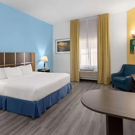 Days Inn & Suites By Wyndham Lubbock Medical Center-3
