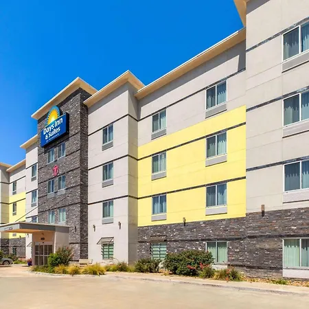 Days Inn & Suites By Wyndham Lubbock Medical Center-2