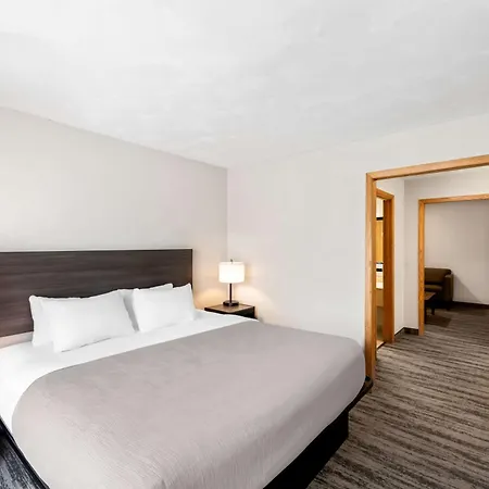 Quality Inn & Suites Munising-2