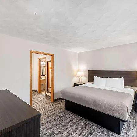 Quality Inn & Suites Munising-3