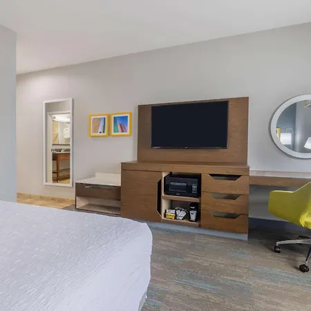 Hampton Inn & Suites Brenham-3
