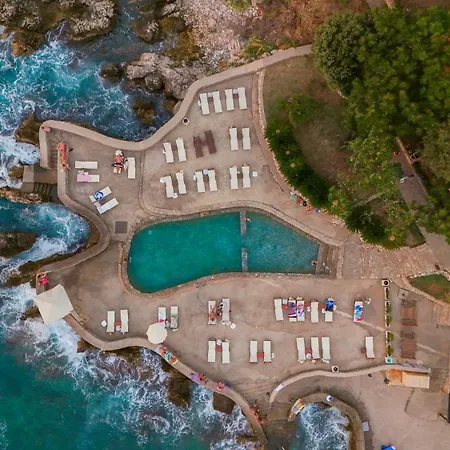 Hotel R-3
