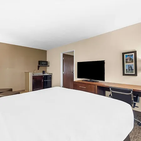 Comfort Inn & Suites Pueblo-3