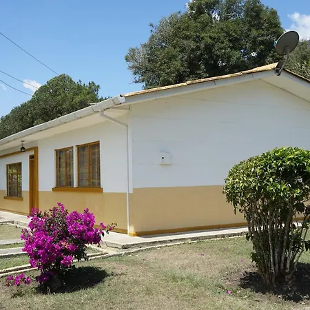 Hotel y Cabañas - Centro Vacacional Comfandi Lago Calima-2