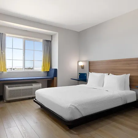 Microtel Inn & Suites By Wyndham Tracy-3