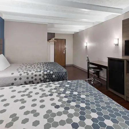 Baymont By Wyndham Bay City-2