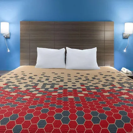 Baymont By Wyndham Bay City-3