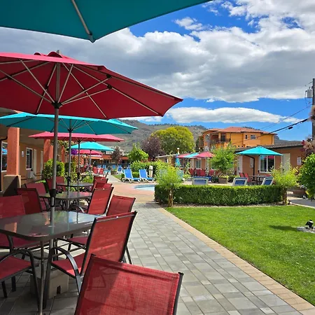 Sahara Courtyard Inn & Suites Osoyoos-3