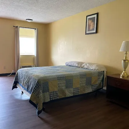 Deluxe Inn-3