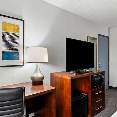 Comfort Inn & Suites Staunton-3