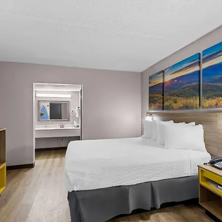 Days Inn By Wyndham Clayton-2