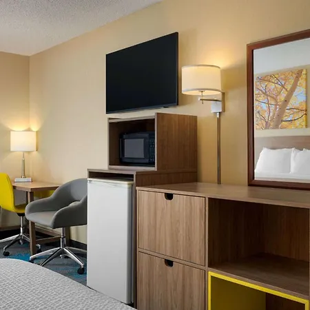 Days Inn By Wyndham Carbondale-3