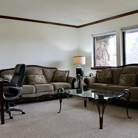 Carlton Lodge Hotel And Suites-3