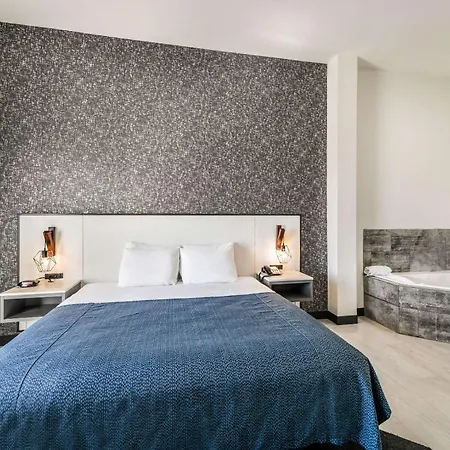 Hy-Lo Hotel-3