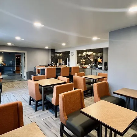 La Quinta Inn By Wyndham Sheboygan-2