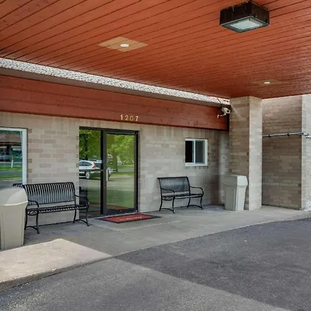 Econo Lodge-2