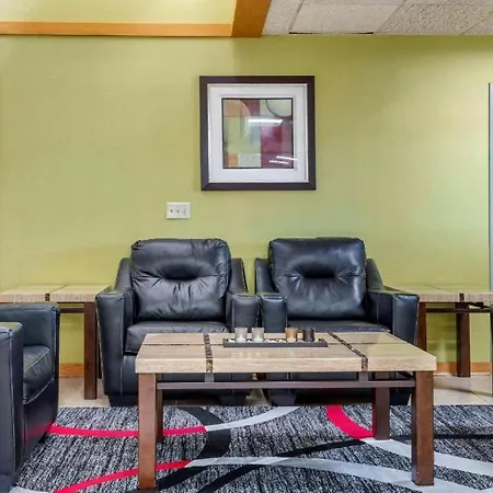 Econo Lodge-3
