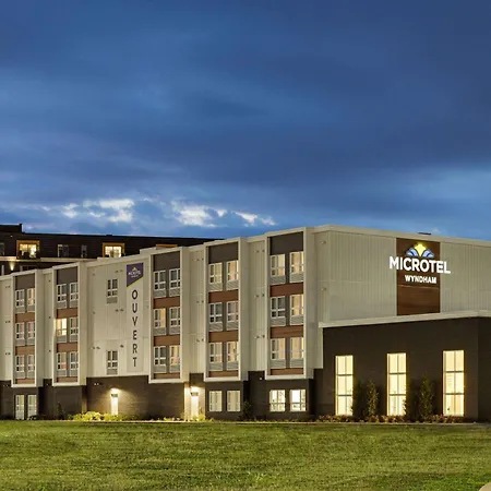 Microtel Inn & Suites By Wyndham Boisbriand-3