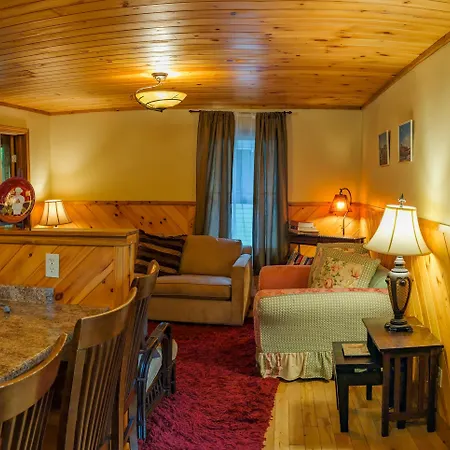 Hinckleys Dreamwood Cottages-2