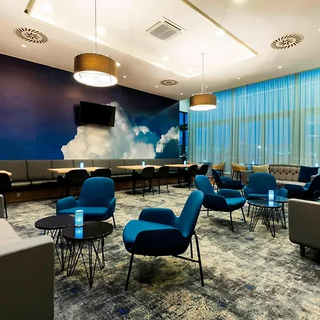 Courtyard By Marriott Prague Airport-3