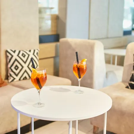 Hotel MARVEL - FULLY RENOVATED FREE Beach Access-2